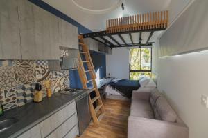 Alojamiento en tiny house en el Poblado MDE A106 By Roots Rentals