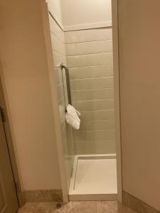 One-Bedroom Superior King Suite - Non-Smoking room in AmericInn by Wyndham Hartford SD