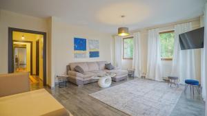 Coroni Seasons Apart