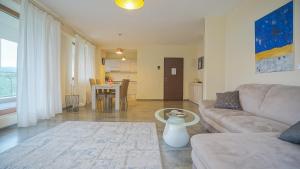 Coroni Seasons Apart