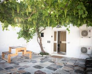 LIMASSOL AKROTIRI BEACH VINE COTTAGE a