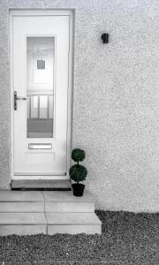 1 Bed Cottage-Sleeps 2-Parking-Pets-Hot Tub