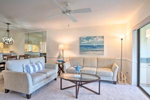 Condo in Kelly Greens Golf and Country Club!