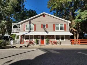 Carriage House Inn - Portola
