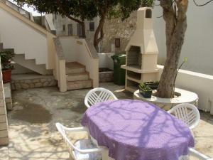 Apartments Luca - with nice courtyard