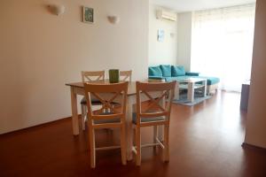 White Coast Beach Apartments