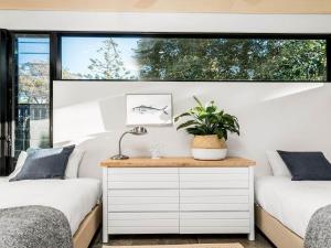 Tallowood - luxury beach house with pool & studio