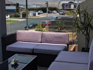 Sunset on Birubi pet friendly air con water views WI-FI and outdoor spa