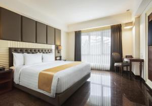 Honeymoon Suite with Bathtub