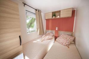 Campings Mobil home 3 chambres 2 salles de bains au camping 4 etoiles MH276 aux charmettes : photos des chambres