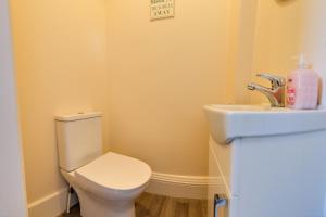 The Whitby Prospect, large apartment with stunning views, 2 mins from beach