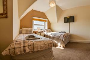 The Whitby Prospect, large apartment with stunning views, 2 mins from beach