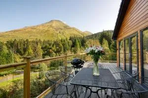 Stunning 5 star lodge with loch and mountain views - Tyndrum