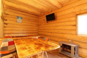 Bungalow in mauntains with chan near the forest