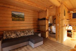 Bungalow in mauntains with chan near the forest