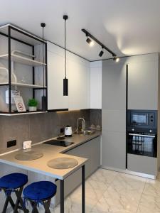 MAKSIM Modern Apartment