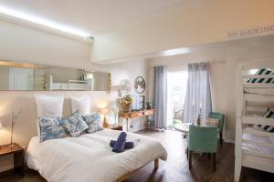 Bedrock Strand Family 4 Sleeper with Private Bathroom