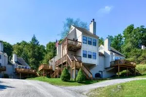 Jeffrey Lane Condos - 泰尔维尔