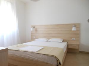 One-Bedroom Apartment with Balcony and Sea View room in Apartments Harmony