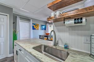 Cozy Destin Condo with Amenities and Private Beach!