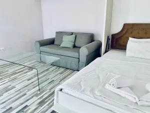 Turquoise and Magenta Apartments - Sofia