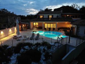 Villa Arton heated swimming-pool 