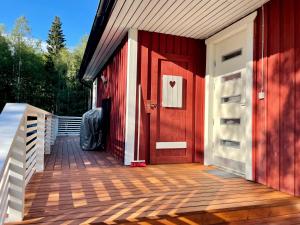 Cozy renovated house with a lot of parking space.