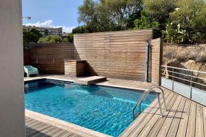 Appartements Elegant Design Apt With Balcony And Pool : Appartement