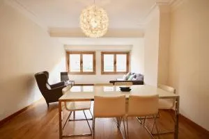 Cozy Orange Telheiras Apartment - Lumiar