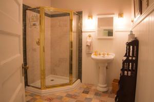 Deluxe Queen Room room in Lehmann House Bed & Breakfast