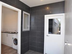 Sunnyside - Surf Side, Linen and Wifi included