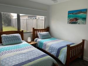 Sunnyside - Surf Side, Linen and Wifi included