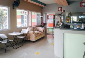 RedDoorz at EM Pensiontel Butuan City