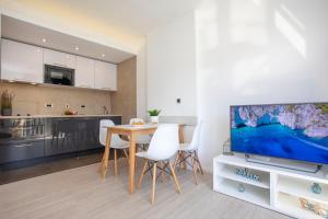 Apartment Blue Pearl