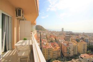 Estudio CasaTuris en planta 18 en pleno centro de Alicante A106