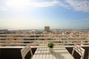 Estudio CasaTuris en planta 18 en pleno centro de Alicante A106