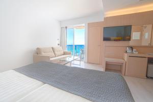Junior Suite Lateral Sea View room in CM Playa del Moro