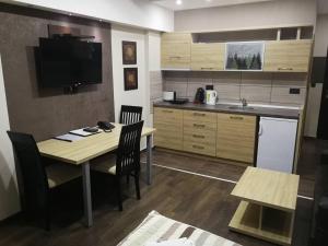 HANNA STUDIO Milmari E-1