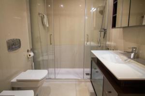 Cliff-Top Townhouse with Stunning Ocean Views