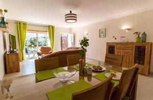 Cliff-Top Townhouse with Stunning Ocean Views