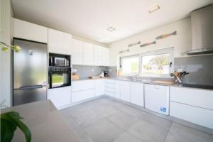 Casa con vistas al mar con piscina