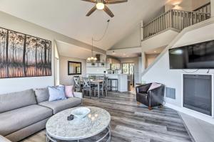 Hiking Trail and Hot Tub Access Bend Condo with Deck