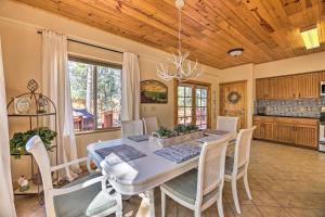 Less Than 2 Mi to Hikes and Shops Show Low Home with Deck