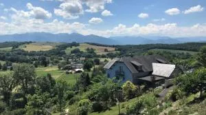 Les Gîtes de La Maison Bleue d'Estialescq - Eysus