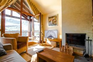Exceptional 3 bed Penthouse with fireplace and stunning views