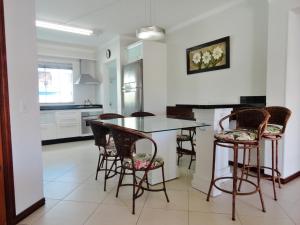 Apartamento Encantador, com piscina no Condomínio