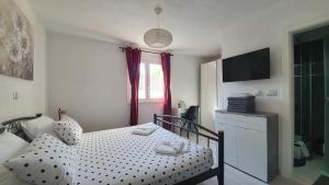 Villa Fides with private pool, garden and sea view 