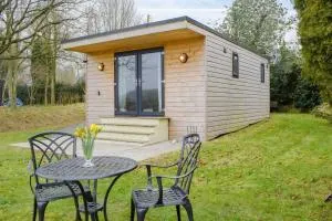 Secluded Log Cabin in beautiful private gardens - Weobley