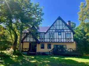 Pension Rapport in Tambara Plateau - Sudagai