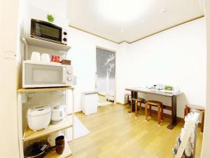 PetitHotel017全室ミニキッチン付きファミリルーム 飲食街中心 阿波踊り会館7分 文理 徳島大学 アスティとくしま車8分